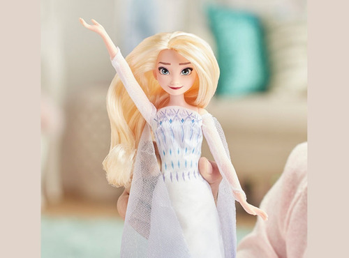 Hasbro Disney Frozen 2 Muñeca Elsa Adventura Musical