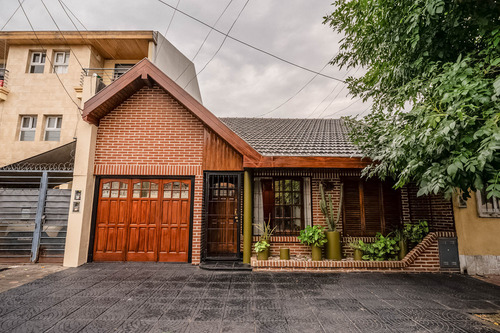 Venta Casa 4 Ambientes Con Patio Y Cochera En Ramos Mejía