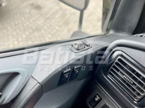 Imagem 14 de 15 de Accelo 815 2p Diesel E5