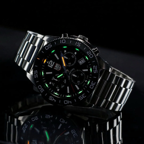 Reloj Luminox Pacific Diver Chronograph 200m Xs.3142 Color de la malla Plateado Color del bisel Negro Color del fondo Negro
