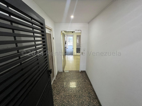 Oficina En Alquiler En Las Mercedes. Sw Mls #25-4418