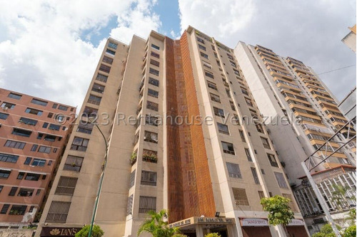 Apartamento En Venta Los Palos Grandes 24-19082