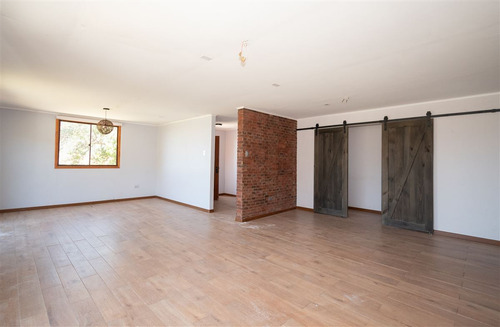 Casa En Venta De 3 Dorm. En Condominio Altos De Olmué