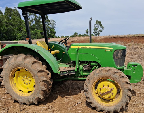 Trator John Deere 5055 E Ano 2017
