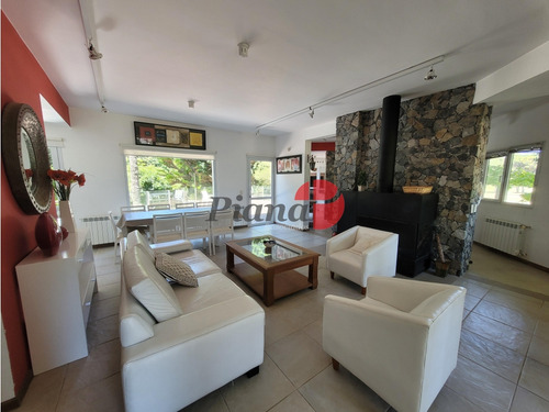 Casa En Venta - Zona Alamos - Vista Al Golf - Calidad De Construcción