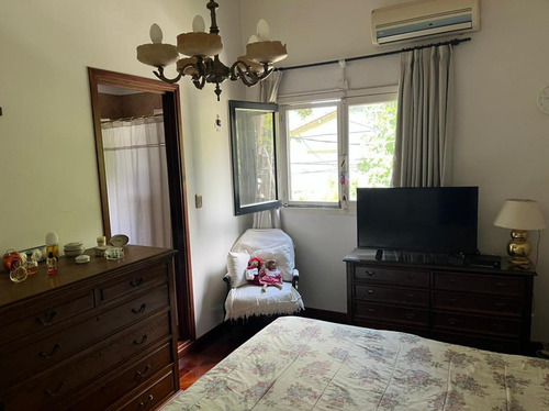 Imagen 10 de 25 de Challet En 2 Plantas , 3 Dorm , Hermoso Jardin, Cerca De Av Del Libertador