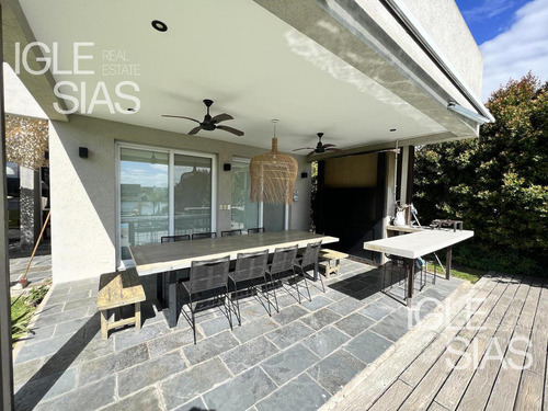 Casa En Venta Al Lago 4 Dormitorios En Barbarita
