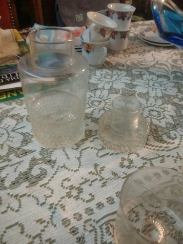 Whiskeras Antiguas Con Vasos De Whisky Antiguo (Usado)