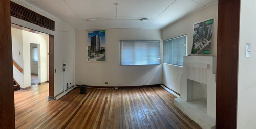 Se Arrienda Casa Comercial En Una Privilegiada Ubicación