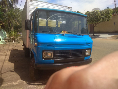 Imagem 7 de 10 de Mercedes Bens 608d