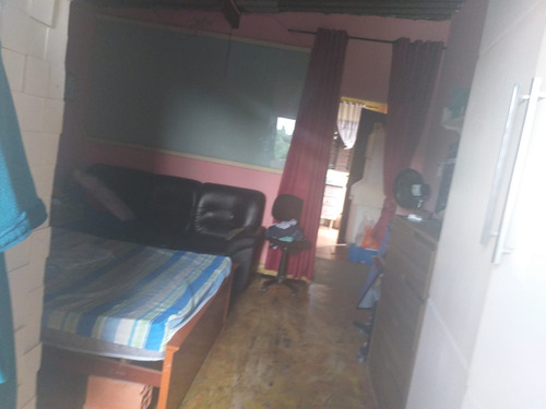 Terreno Com 3 Casas Sendo Uma Com 2 Cômodos E 2 Com 3 Cômodo