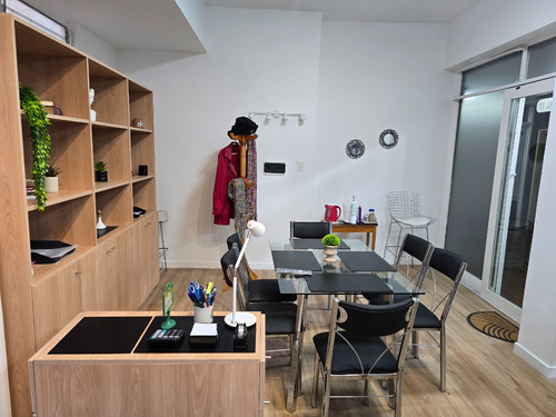 Alquilo Oficina Muy Bien Amoblada Pb Galería Barrio De Belgrano Entre Arcos Y O Higgins. 20 Metros. Puede Ser Alquiler Por Día Semana, Por Evento, Etc. Comunicate.