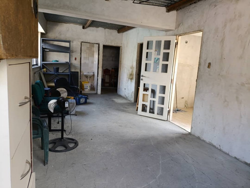 Se Alquila Edificio Comercial De 660 M2 En Santa Eduvigis