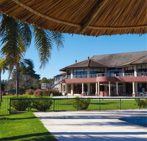 Imagen 3 de 8 de Casa A Reciclar Con Vista Al Golf - Náutico Escobar Cc