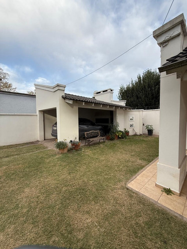 Vendo Casa De 3 Dorm. En Barrio Arguello A 2 Cuadras De Rect