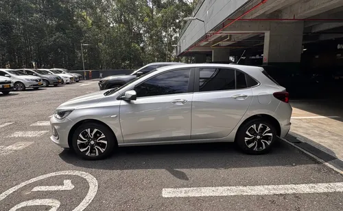 Chevrolet Onix 1.0T Premier Hatch At