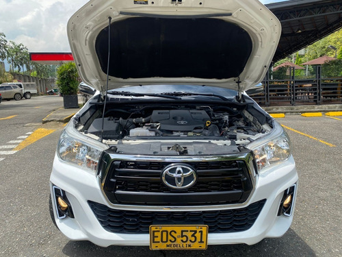 Imagen 24 de 24 de Toyota Hilux 2.4 Td Mt 4x4