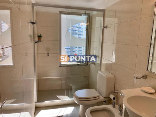 Imagen 7 de 12 de Apartamento En Brava Con 2 Dormitorios