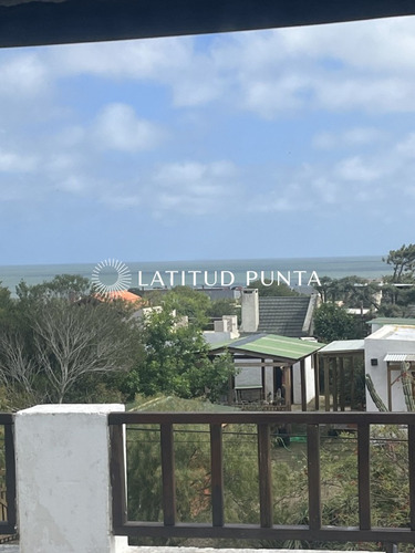 Casa De 4 Dormitorios En Manantiales Con Vista Al Mar