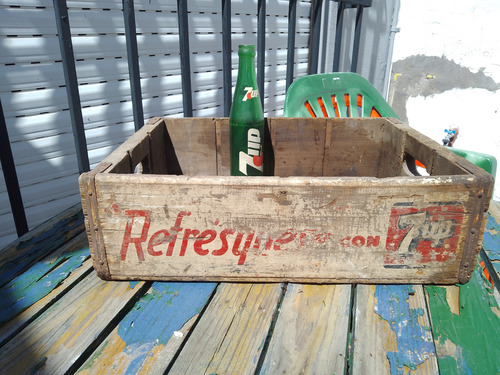 Antiguo Cajon Madera 7 Up Y Botella Antigua 7 Up Decoración (Usado)