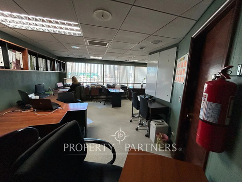 Oficina En Av. Apoquindo - Av. Manquehue, Las Cond...