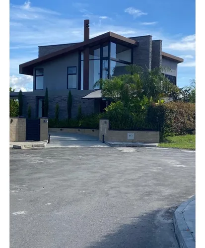 Hermosa Casa Para La Venta En Llanogrande