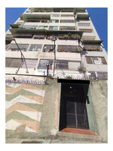 Venta De Apartamento Céntrico En La Candelaria 71m2/3h/2b (cr)