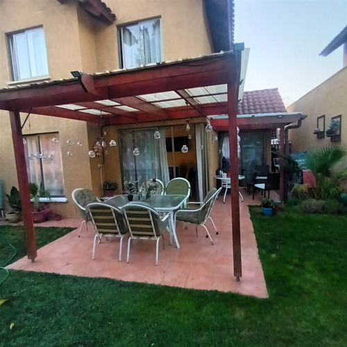Casa En Venta De 4 D+3b En Consistorial/antupiren, Peñalolén