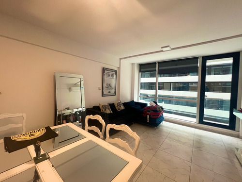 Venta De Excelente 2 Ambientes C/ Amenities Y Cochera En Puerto Madero