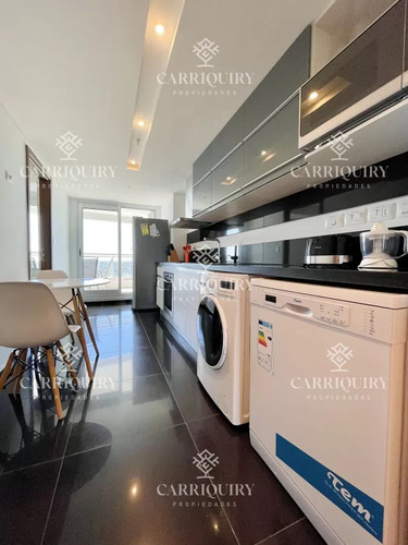 Apartamento De 2 Dormitorios Y Dependencia En Playa Brava - Punta Del Este