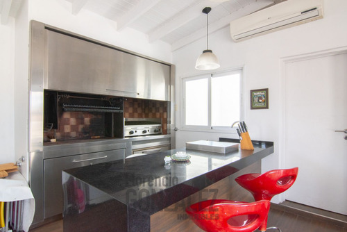 Casa 4 Amb. Con Terraza Quincho Y Parrilla En Barrio Naon