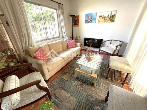 Casa En Venta De 3 Dorm. En Las Condes