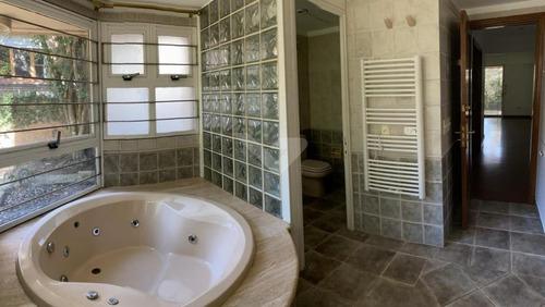 Apartamento En Planta Baja. 3 Dormitorios En Suite Y Servicio