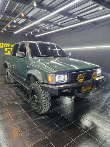 Toyota Hilux 2.4l 117 hp 4x4