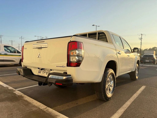Mitsubishi L200 L200 Katana D/C 2.4 TDI MT CRT 4X4
