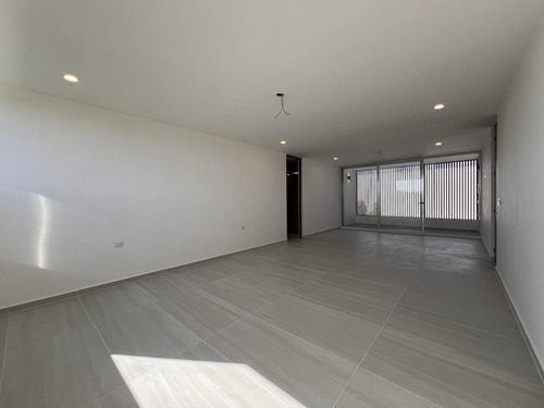 Casa En Venta Merida, Privada, De 659 Mt De Construccion.