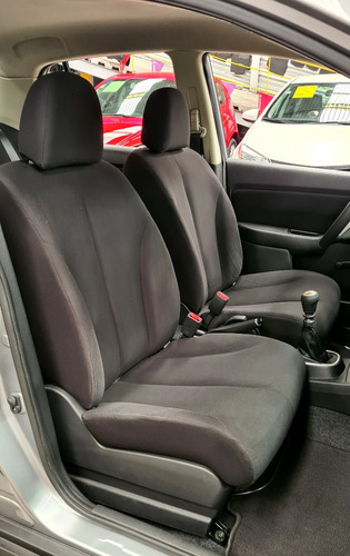 Imagen 8 de 14 de Nissan Tiida Sense 2017