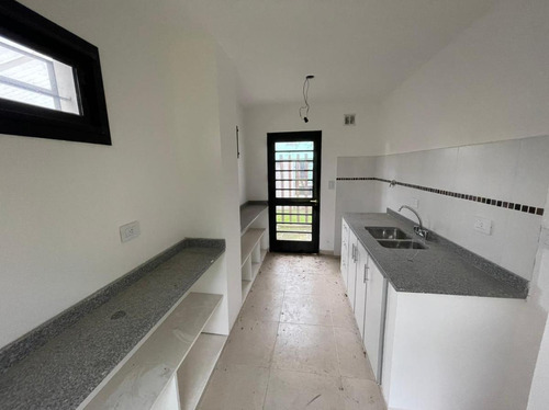 Imagen 6 de 16 de Dúplex Tipo Casa En Venta. Villa Elisa