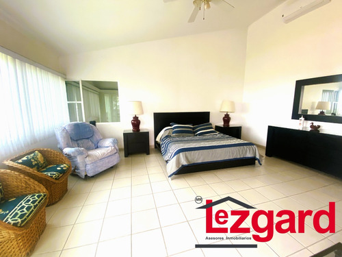 Amplio Refugio Familiar: Casa Con 5 Recámaras A La Venta En Lomas De Cocoyoc