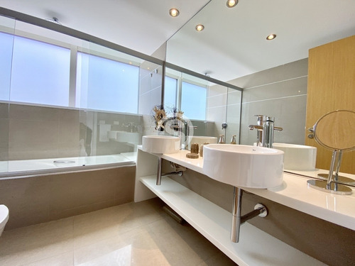 Apartamento En Mansa - Punta Del Este- Ref: 4566