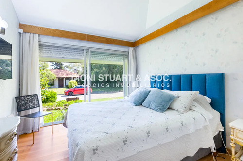 Casa En Venta En La Mansa Cerca Del Mar 3 Dormitorios + Dependencia