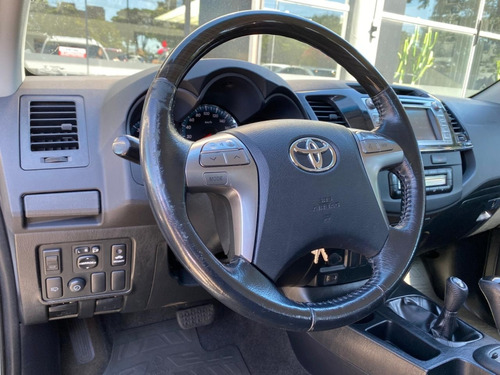 Toyota Hilux SW4 3.0 SRV 4X4 7 LUGARES 16V TURBO INTERCOOLER DIESEL 4P AUTOMÁTICO