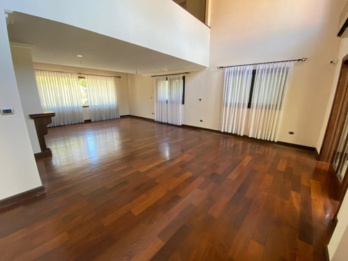 Imagen 4 de 14 de Venta: Casa De 5 Dormitorios, En Amplio Padrón En Carrasco