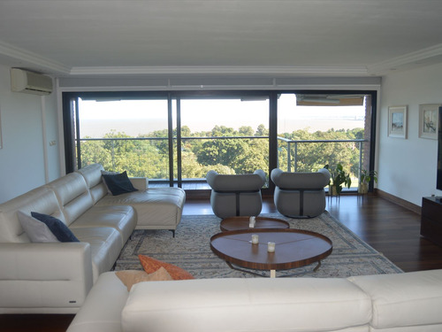 Apartamento 3 Dorm.en Suite P.carretas Fte. Al Club De Golf