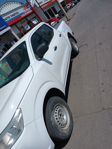 Nissan Np300 4 Puertas Modelo 2020 6 Velocidades 2.5 Gasolin