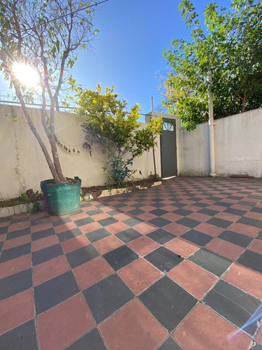 Imagen 3 de 27 de Ph En Venta En Tolosa ,calle 10 Y 523 De Dos Dormitorios Y Patio .
