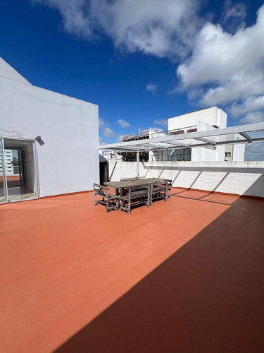 Departamento De 2 Dormitorios En Alquiler En 48 E/ 24 Y 25