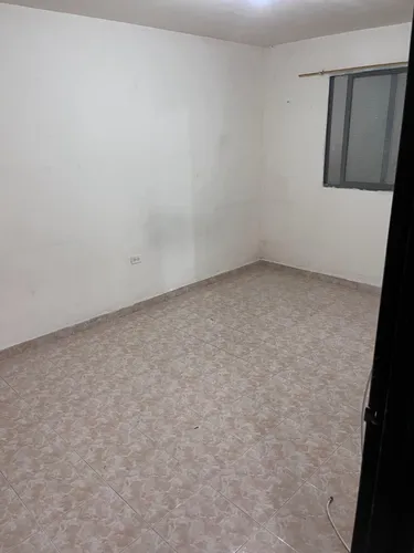 Edificio De 4 Pisos Con 3 Apartamentos Y Un Local