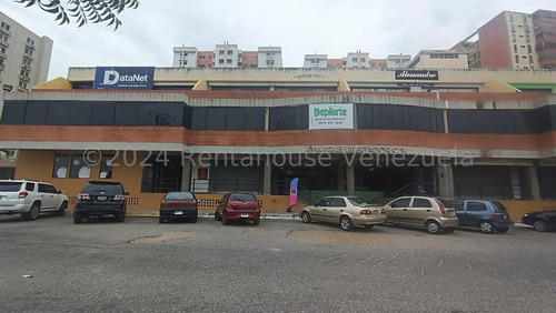 Raiza Suarez Vende Excelente Local Comercial Zona Este De Lbarquisimeto En Plena Avenida Con Gran Potencial Para Emprender Tu Negocio,  Agua 24 Horas, Estacionamiento. Aire Acondicionado, 2 4  1 6 562