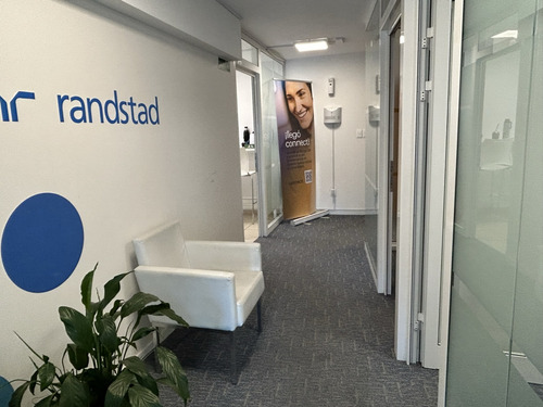 Venta Gran Oficina En Tres Cruces Con Garaje. Edificio De Categoría